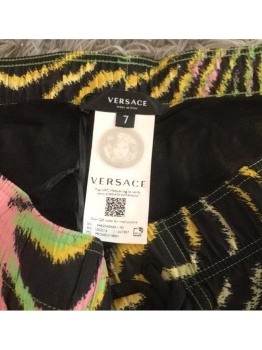 New Authentic VERSACE Logo-Printed Nylon Swim Shorts – Size 7 - Picture 5 of 8
